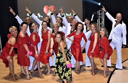 Saggio 2018- gruppo Senior Al saggio 2018 era presente il gruppo Senior con tema "La febbre del sabato sera"
